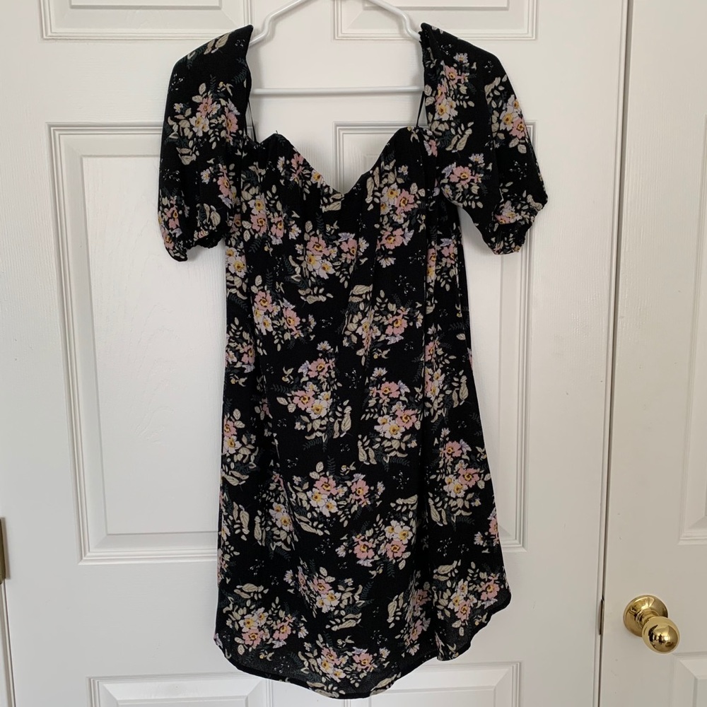 NWT Off the Shoulder Francesca's Floral Dress M